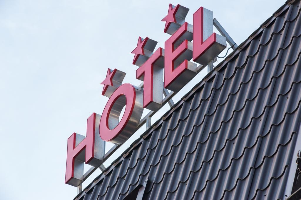 Hotel La Strada โปลเยชต์ ภายนอก รูปภาพ