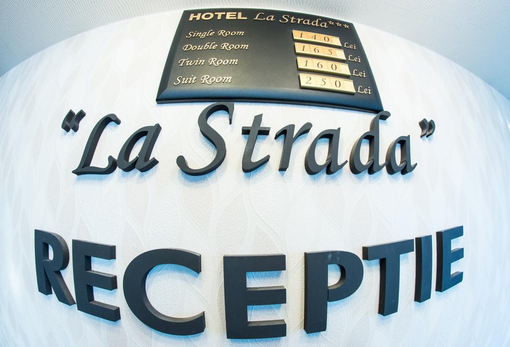 Hotel La Strada โปลเยชต์ ภายนอก รูปภาพ