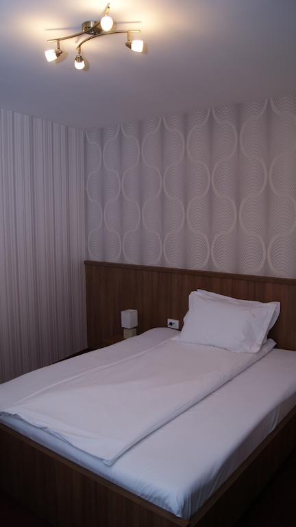 Hotel La Strada โปลเยชต์ ภายนอก รูปภาพ