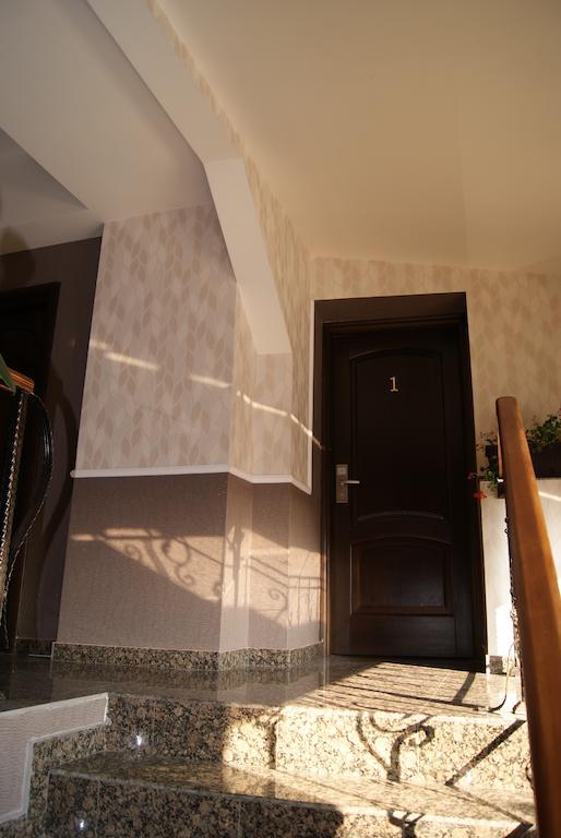 Hotel La Strada โปลเยชต์ ภายนอก รูปภาพ